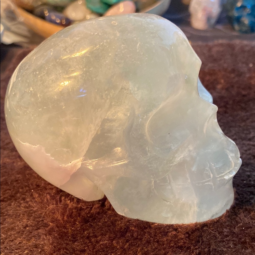 Fluorite skull 1.80lbs - Picture 3 of 8